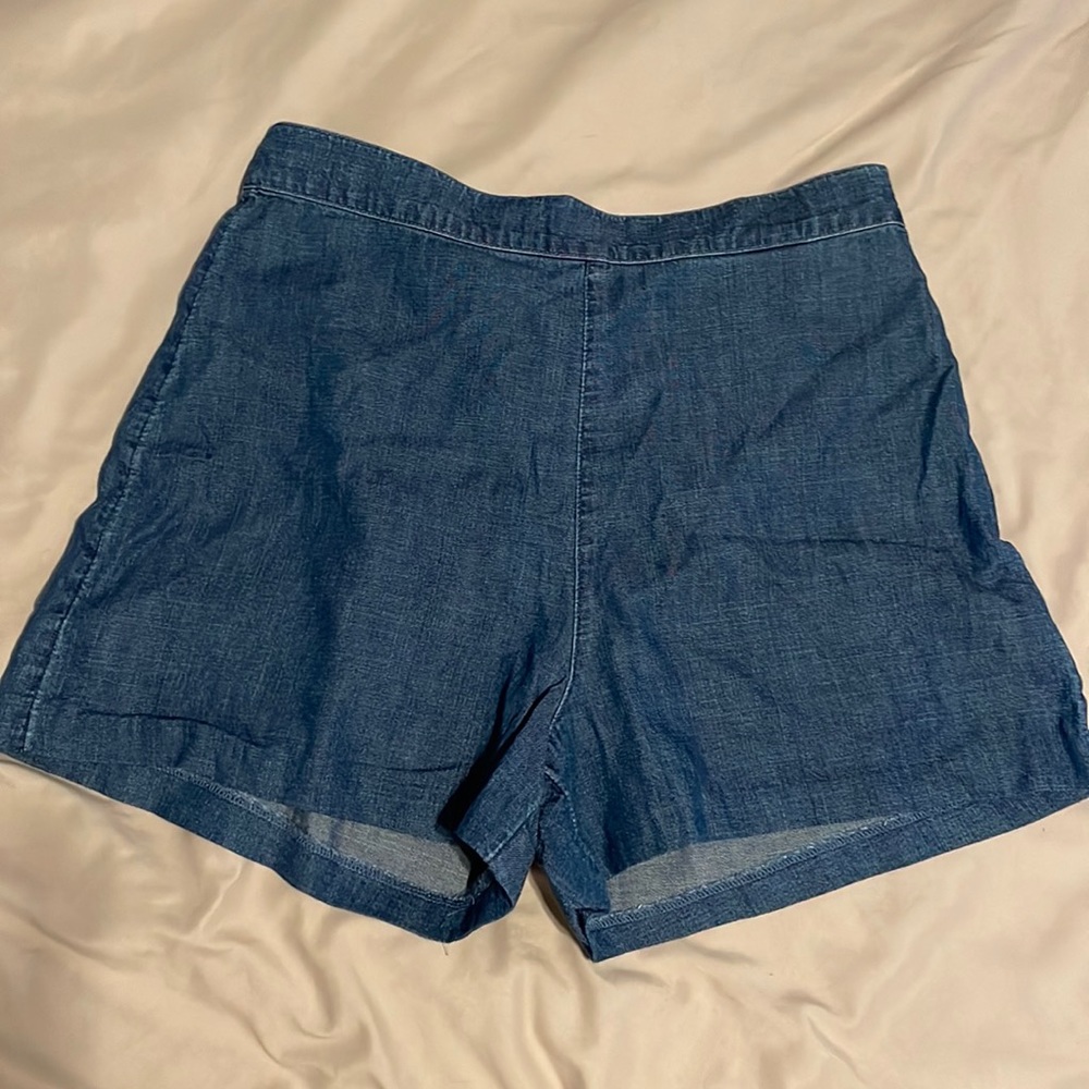 High waisted strechy denim shorts